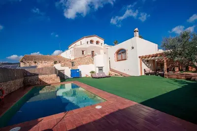 Image de Villa captivante au milieu des vignes, proche de Sitges