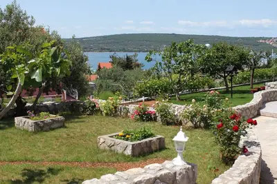 Image de Appartement de deux chambres avec la terrasse et la vue sur le mer Punat, Krk (A-5343-c)