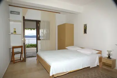 Image de Garçonnière prés de la plage Pisak, Omis (As-2750-a)