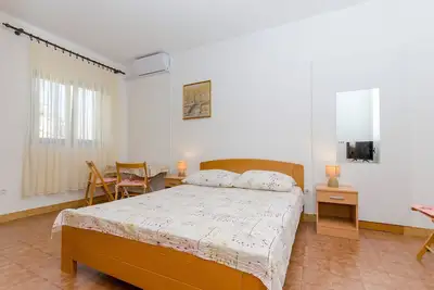 Garçonnière avec la terrasse Postira, Brac (As-765-a)