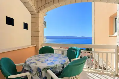 Appartement d'une chambre avec la terrasse et la vue sur le mer Stanici, Omis (A-2818-e)