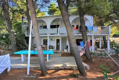 Image de Garçonnière avec la terrasse Balica Rat, Omis (As-1065-b)