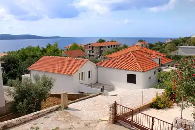 Image de Appartement d'une chambre avec la terrasse et la vue sur le mer Zavala, Hvar (A-128-c)