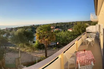 Image de Appartement de trois chambres avec la terrasse et la vue sur le mer Lun, Pag (A-9395-a)