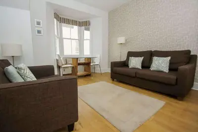 Image de Cottage Marine: 2 chambres, 6 couchages, situé au centre, à proximité de la mer, espace extérieur, parking, WiFi