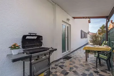 Image de Garçonnière avec la terrasse Novigrad (As-2536-a)