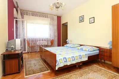 Image de Appartement d'une chambre avec le balcon et la vue sur le mer Vinisce, Trogir (A-10241-a)
