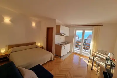 Garçonnière avec air conditionné Duce, Omis (As-2821-a)