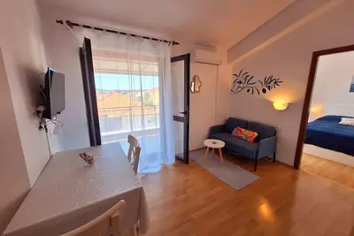 Image de Appartement d'une chambre avec la terrasse et la vue sur le mer Vodice (A-7604-b)