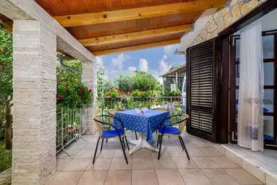 Image de Garçonnière avec la terrasse Kavran, Marcana (As-14109-b)