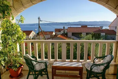 Image de Appartement d'une chambre avec la terrasse et la vue sur le mer Bol, Brac (A-2926-a)