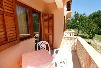 Image de Garçonnière avec la terrasse Rovanjska, Paklenica (As-6209-a)