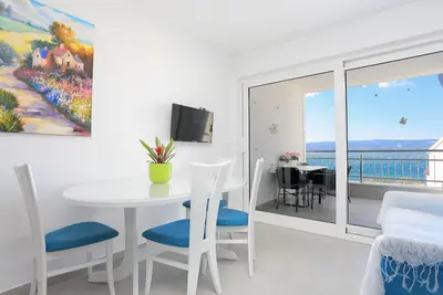 Appartement de deux chambres avec la terrasse et la vue sur le mer Duce, Omis (A-2737-a)