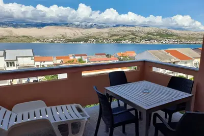 Image de Appartement de deux chambres avec la terrasse et la vue sur le mer Pag (A-6542-a)