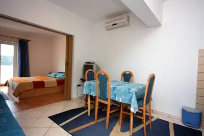 Garçonnière avec le balcon et la vue sur le mer Kampor, Rab (As-5018-a)
