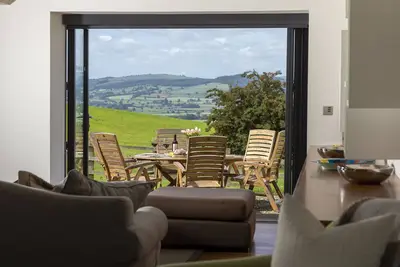 Image de Situé sur le domaine de Downton, à 6 km de Ludlow, le Wassell Barn propose un hébergement spacieux