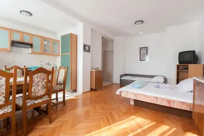 Garçonnière avec air conditionné Turanj, Biograd (As-6445-b)