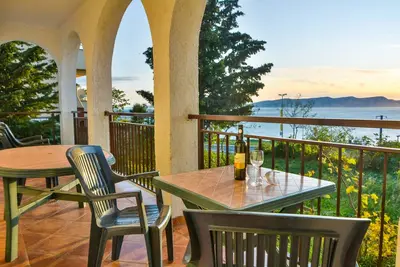 Image de Appartement de trois chambres avec la terrasse et la vue sur le mer Senj (A-11520-a)