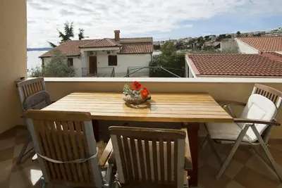 Image de Appartement d'une chambre avec la terrasse et la vue sur le mer Mavarstica, Ciovo (A-12696-a)