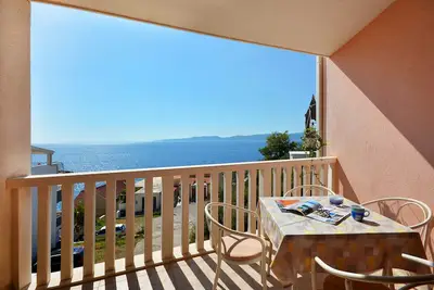 Image de Appartement d'une chambre avec la terrasse et la vue sur le mer Pisak, Omis (A-7521-c)