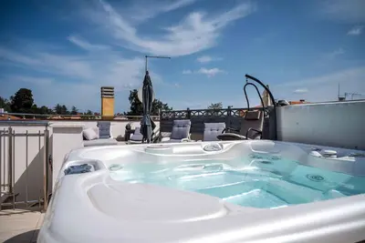 Appartement de vacances avec terrasse sur le toit et bain à remous