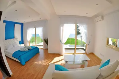 Image de Villa Avec Piscine Privée En Bord De Mer