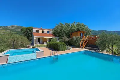 Image de Superbe maison à Kastel Novi avec sauna