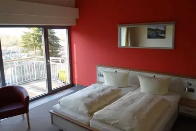 Image de chambre double Deluxe avec balcon - Hôtel & Restaurant Am Peenetal