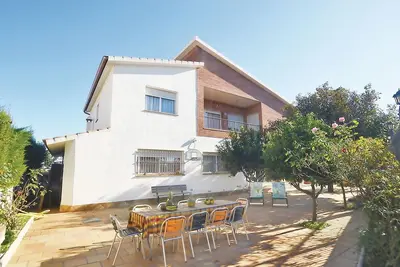 Image de Belle maison de 7 chambres à Santa.
