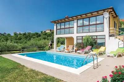 Image de Superbe maison Ă Meloni avec sauna