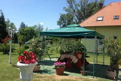 Image de Appartement de vacances avec barbecue et jardin