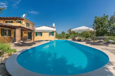 Image de Magnifique maison à Rezanci avec WiFi