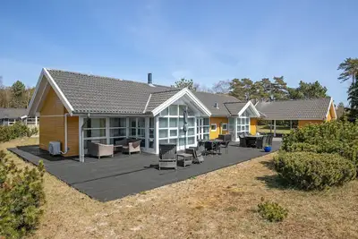 Image de Superbe maison Ă Aakirkeby avec sauna