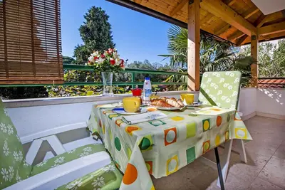 Image de Studio avec terrasse et air conditionné