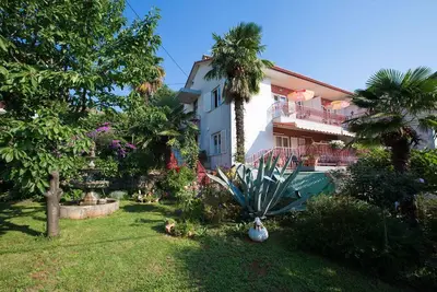 Image de Appartement de vacances avec barbecue et jardin