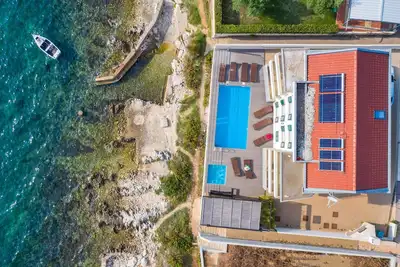 Image de Superbe maison à Kozino avec jacuzzi