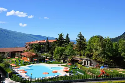 Image de Appartement de vacances avec balcon ou terrasse et piscine