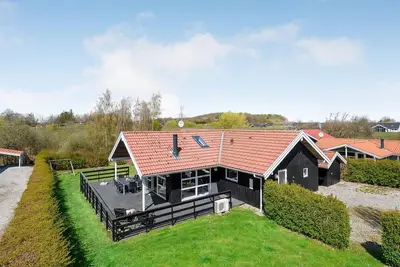 Image de Belle maison à Rudkøbing avec cuisine