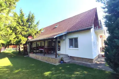 Image de Appartement de vacances avec connexion Wi-Fi gratuite et pavillon de jardin
