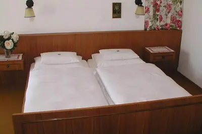 Image de petite chambre double avec balcon N ° 11 - Hotel Garni Stabauer