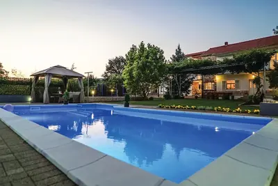 Image de Superbe maison de 5 chambres à Vinjani.