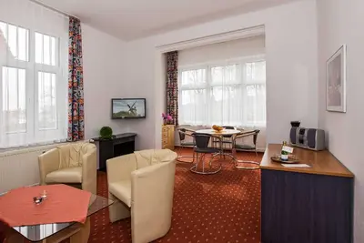 Image de Appartement 2 pièces dans le bâtiment voisin - plage Villa Imperator
