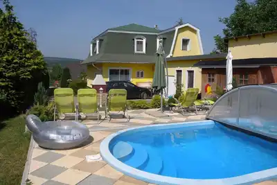 Image de Maison de vacances avec piscine, climatisation et installation moderne
