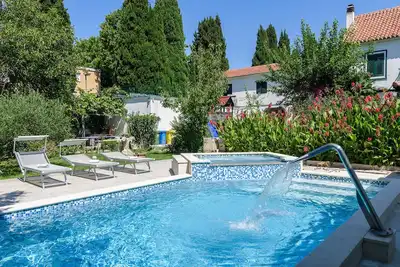Image de Belle maison Ă Kastel Luksic avec WiFi