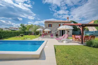Image de Belle maison de 2 chambres Ă Milotski.