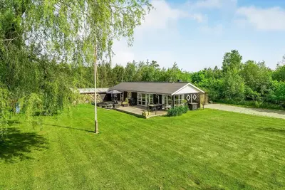 Image de Belle maison Ă Strandby avec WiFi