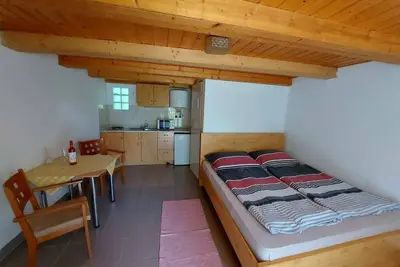 Studio avec jardin ombragé, machine à laver et internet