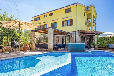 Image de Belle maison de 8 chambres à Visnjan