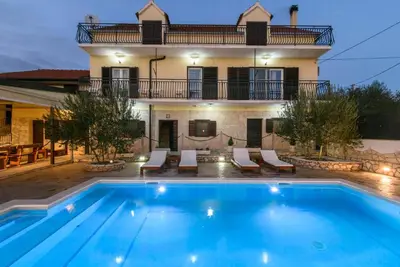 Image de Superbe maison Ă l'Unesic avec WiFi
