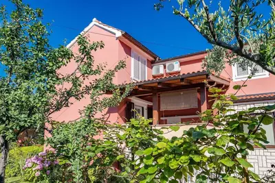 Image de Studio avec terrasse de 12 m² à proximité du centre ville
